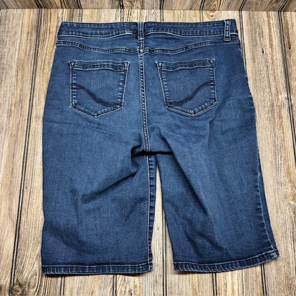 Croft & Barrow Premium Denim Bermuda Shorts Womens 12 Blue Stretch Dark Wash - Picture 7 of 8